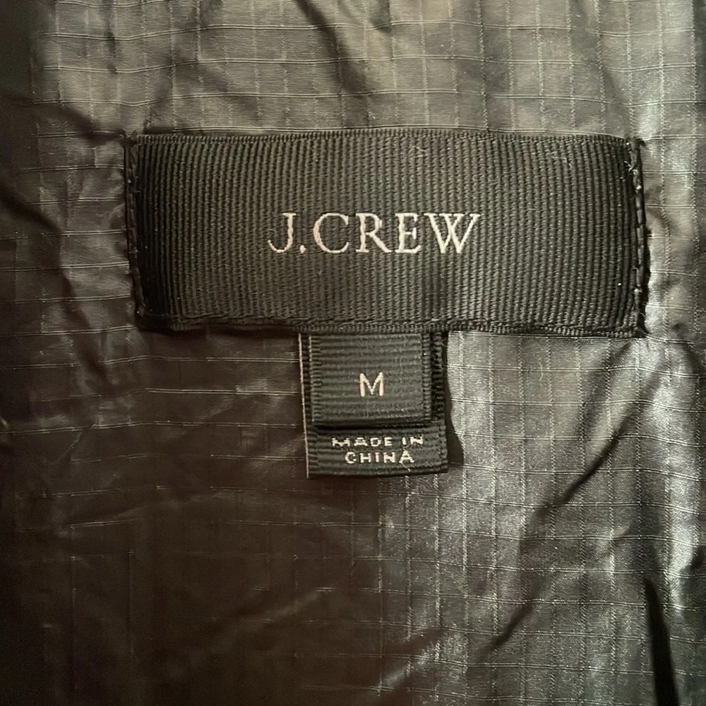 Cute and flattering basic black quilted J.Crew puffer vest M 💋 - Picture 2 of 7